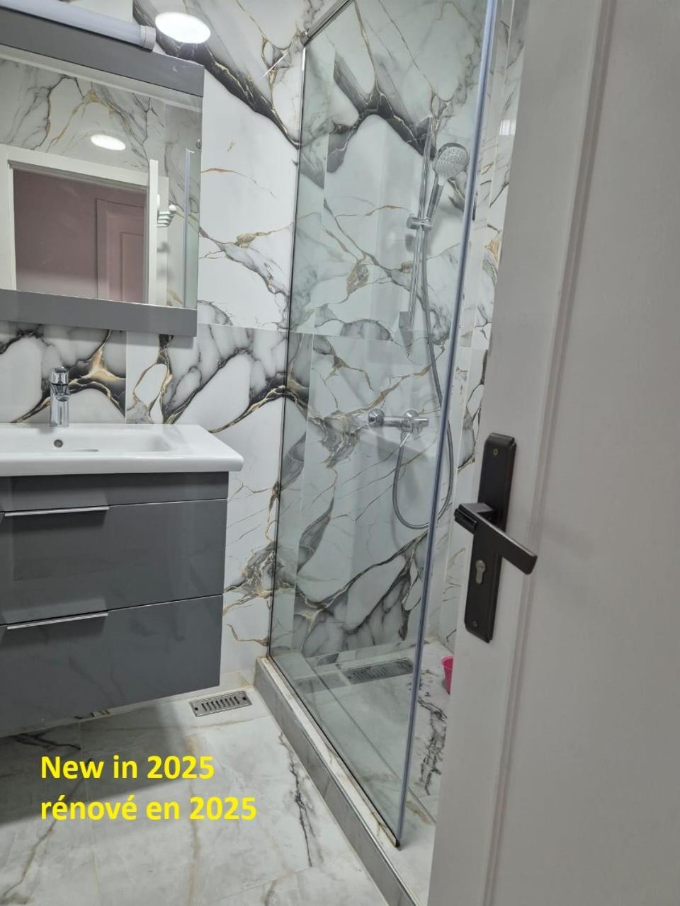 شقة Stylish Duplex - Ocean View - Airport - Wifi - Renovated 2025 - 24H Reception Jibila المظهر الخارجي الصورة